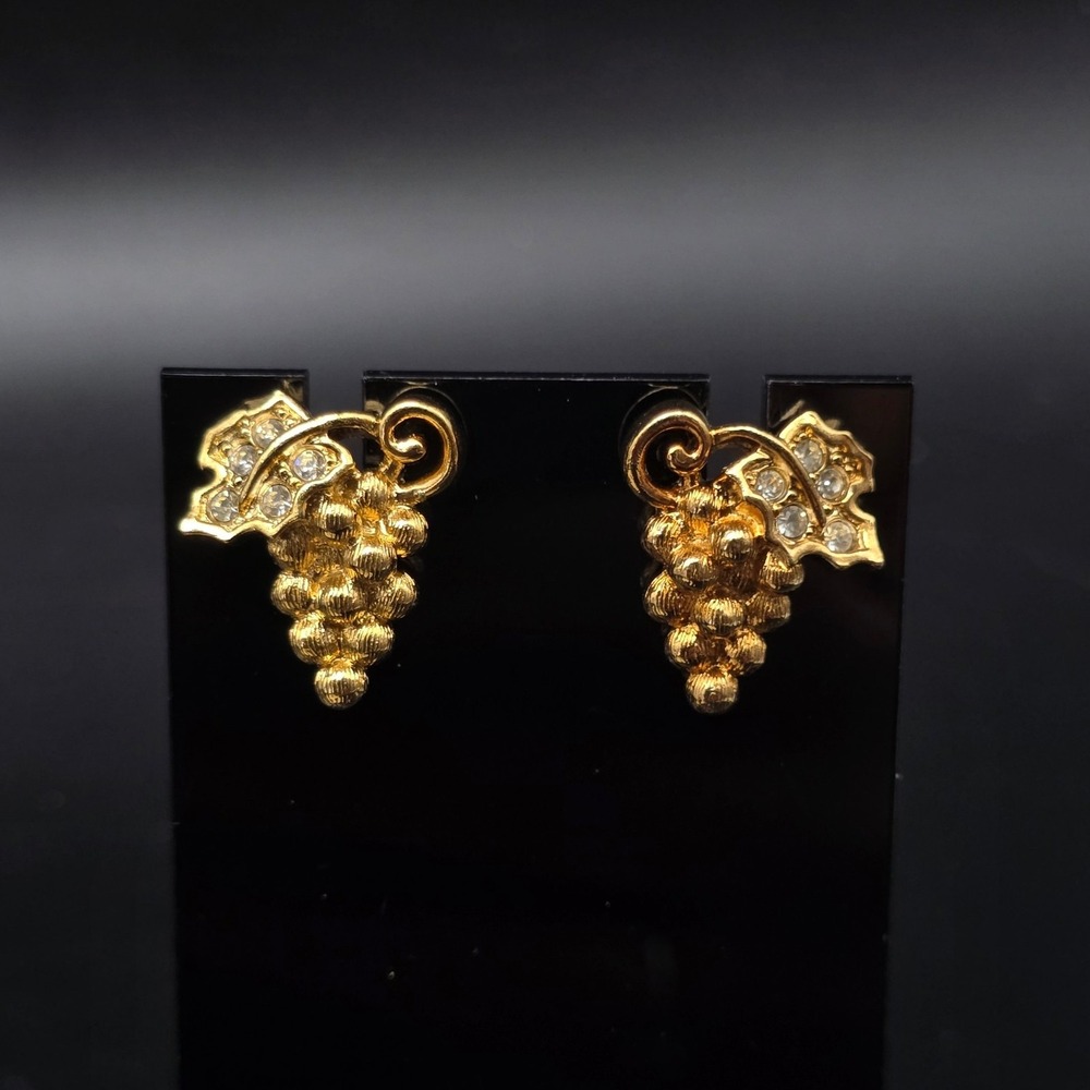 Avon Gold Tone Grape Leaf Earrings Pierced Rhinestone Vintage